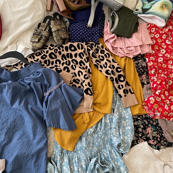 Big bundle of clothes ✨ - Picture 2 of 10